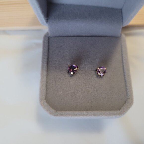 Amethyst Heart Post Earrings Dainty 14k Yellow Gold Vintage February Birthstone - Picture 14 of 15